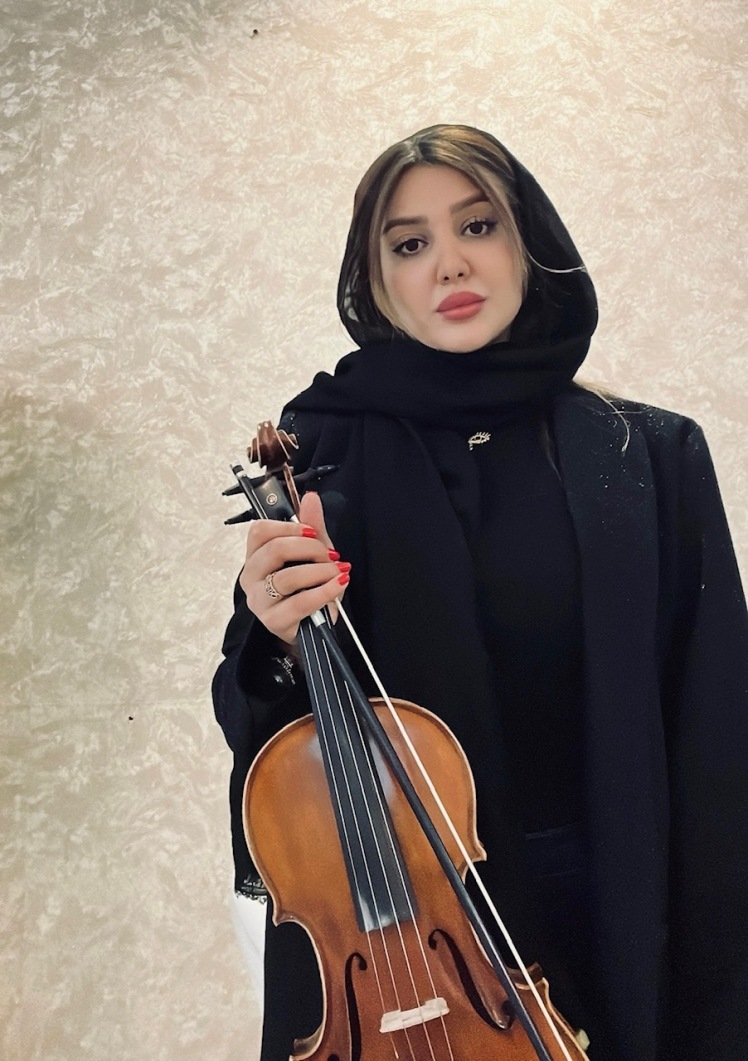 ساینا خادمی